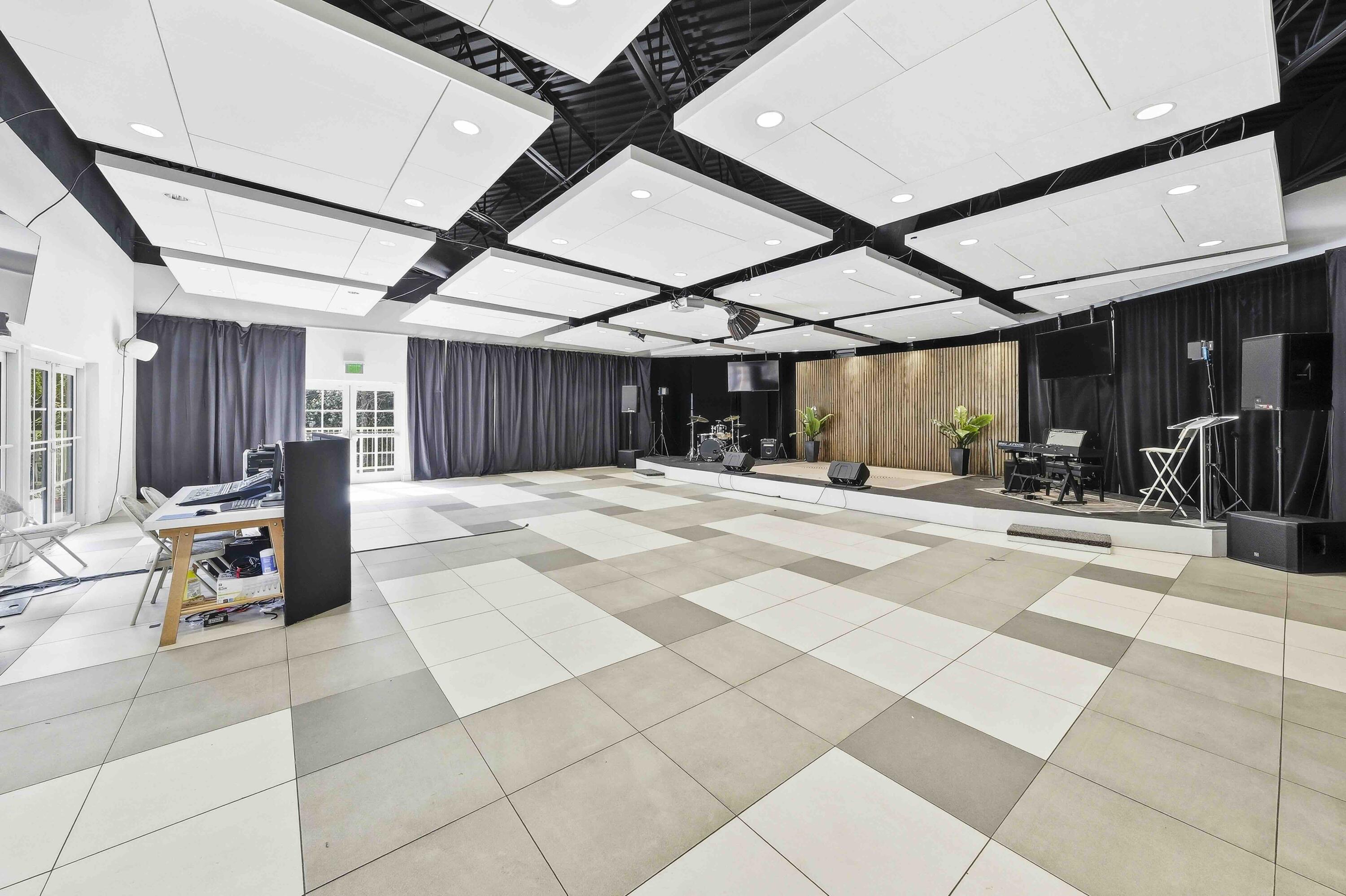 2950 South Flamingo Road Davie, FL 33330 - Photo 15 of 16 Commuity Center:Offices Building3