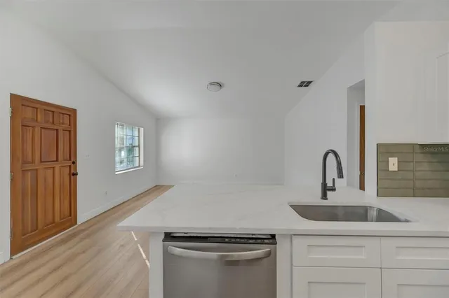 $2,400 | 1262 Jeffords Street, Clearwater, FL 33756