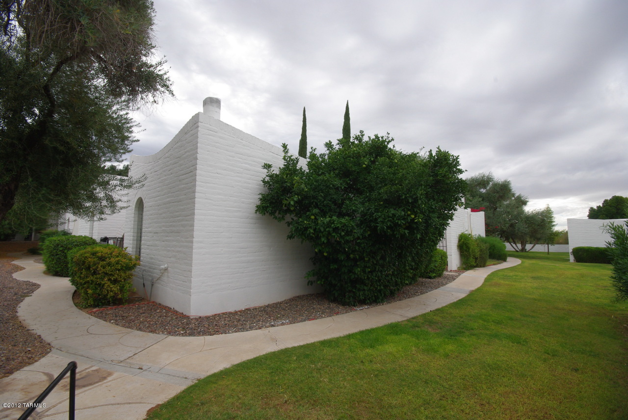 622 West Roller Coaster Road Tucson, AZ 85704 - Photo 1 of 30 Gallery Image 1