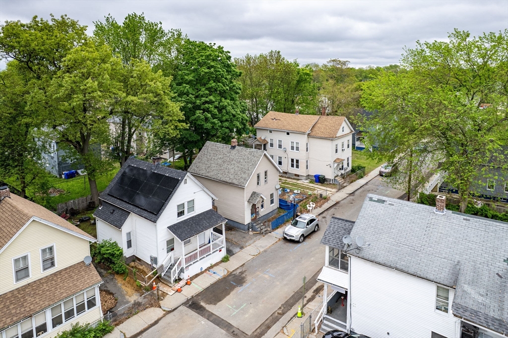 42 Queen Street Springfield, MA 01109 - Photo 3 of 14