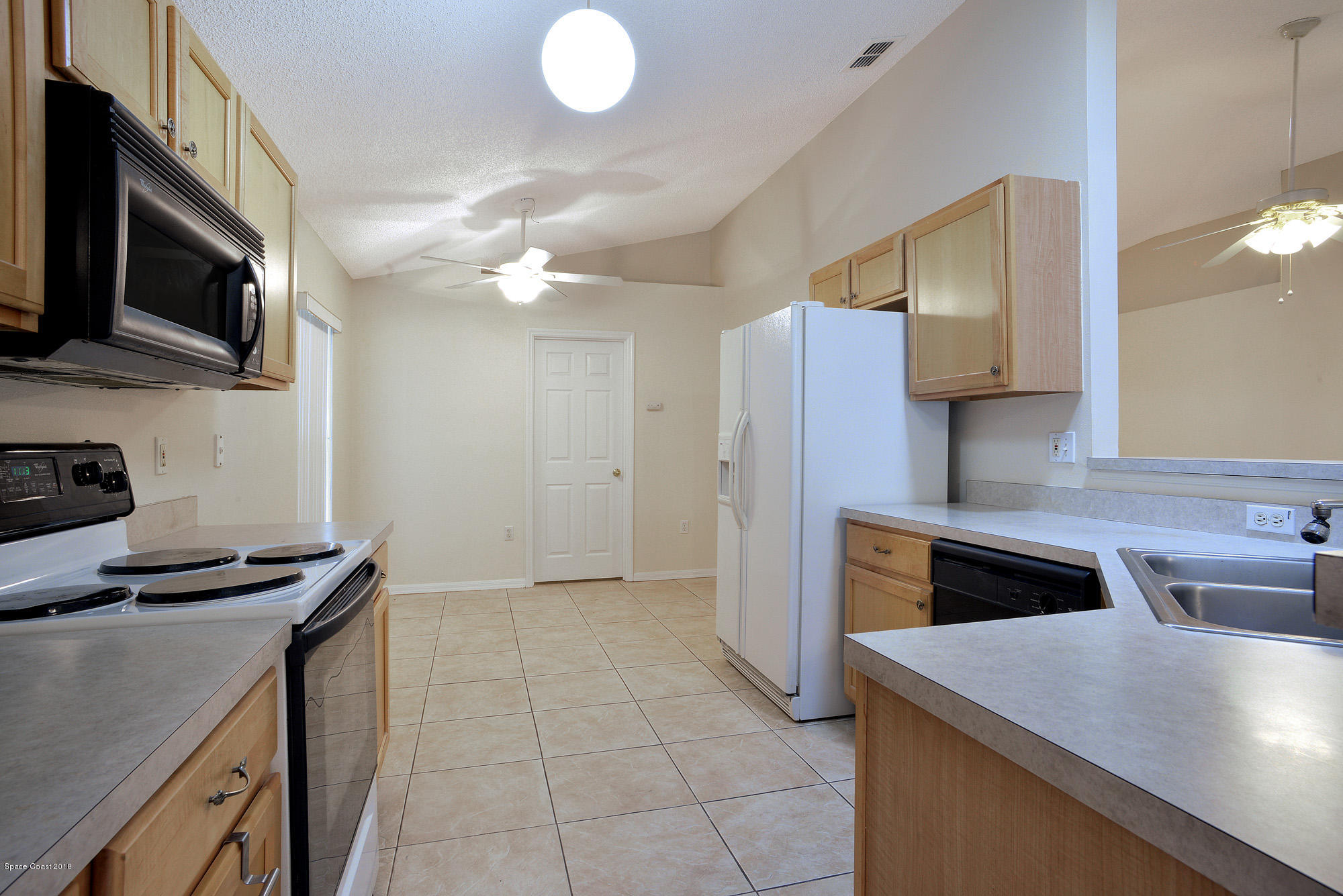 2133 Spring Creek Circle Palm Bay, FL 32905 - Photo 4 of 11 Eat in Kitchen
