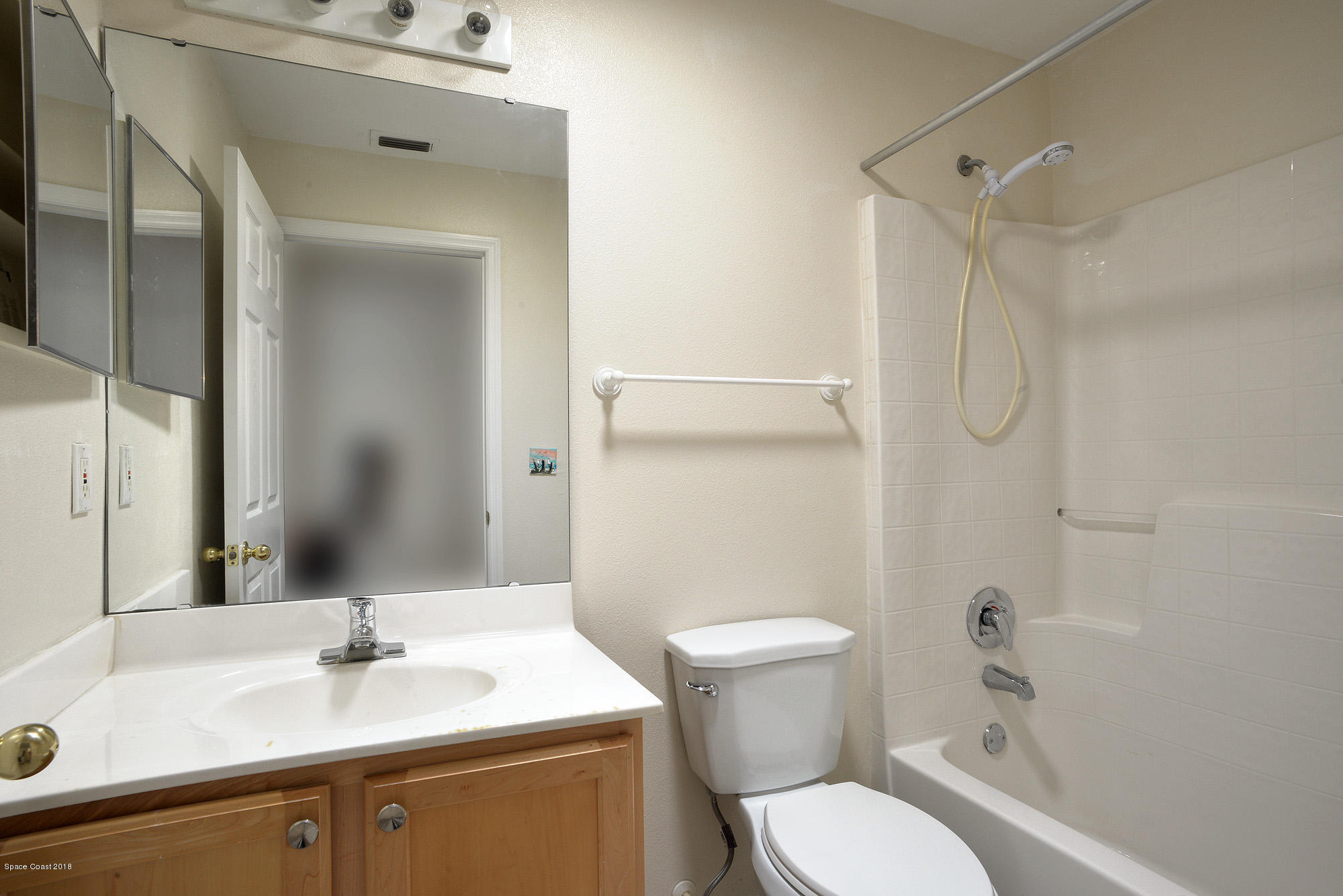 2133 Spring Creek Circle Palm Bay, FL 32905 - Photo 9 of 11 Guest Bathroom