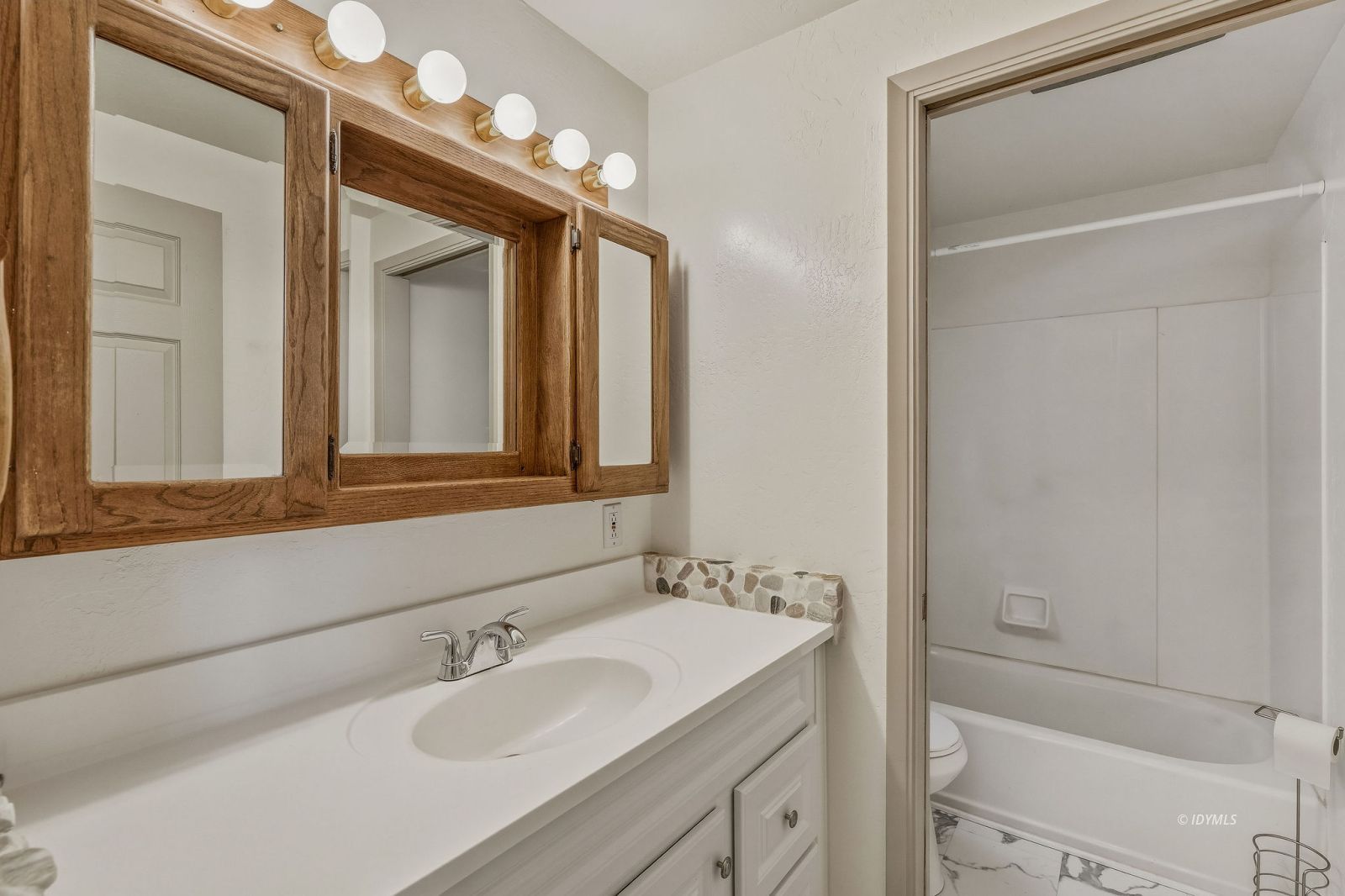 25265 Foster Lake Road Idyllwild, CA 92549 - Photo 18 of 56 Main floor full bath