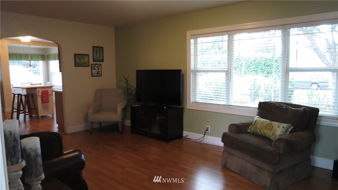 502 Williams Avenue North Renton, WA 98057 - Photo 2 of 16 Gallery Image 2
