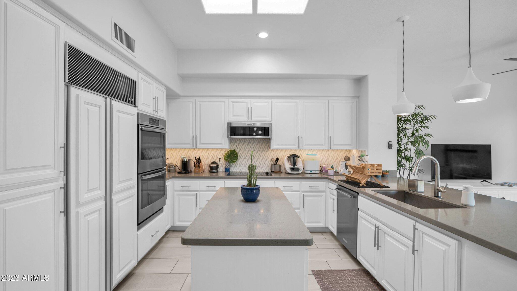 7705 East Doubletree Ranch Road, Unit 33 Scottsdale, AZ 85258 - Photo 13 of 59 QUARTZ COUNTERS