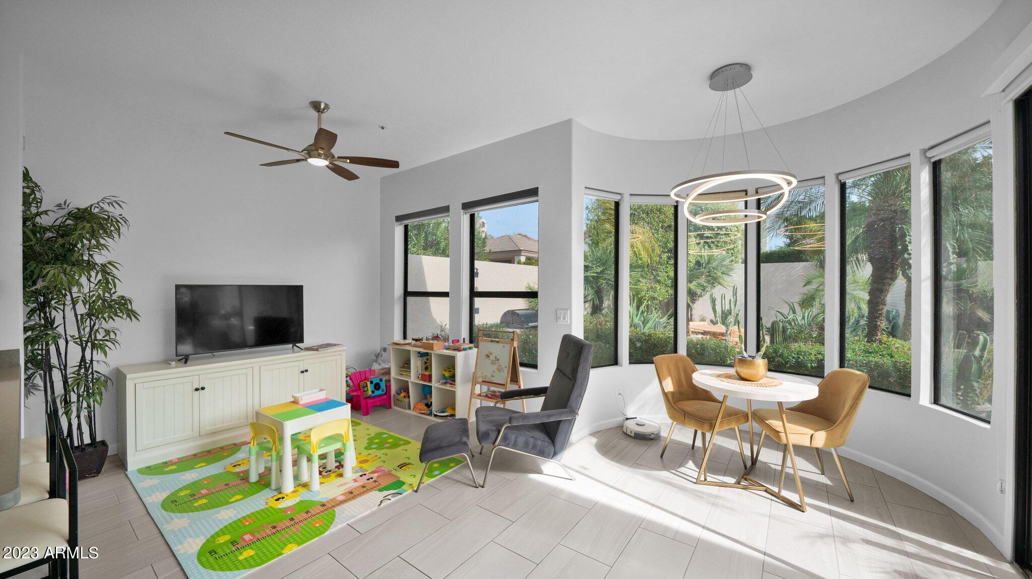 7705 East Doubletree Ranch Road, Unit 33 Scottsdale, AZ 85258 - Photo 17 of 59 FAMILY ROOM W EAT IN AREA