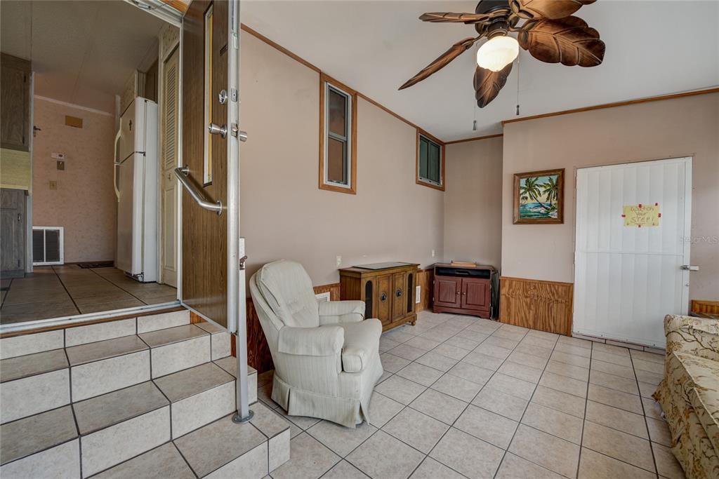 5619 Bayshore Road, Unit 312 Palmetto, FL 34221 - Photo 20 of 40 a living room with furniture