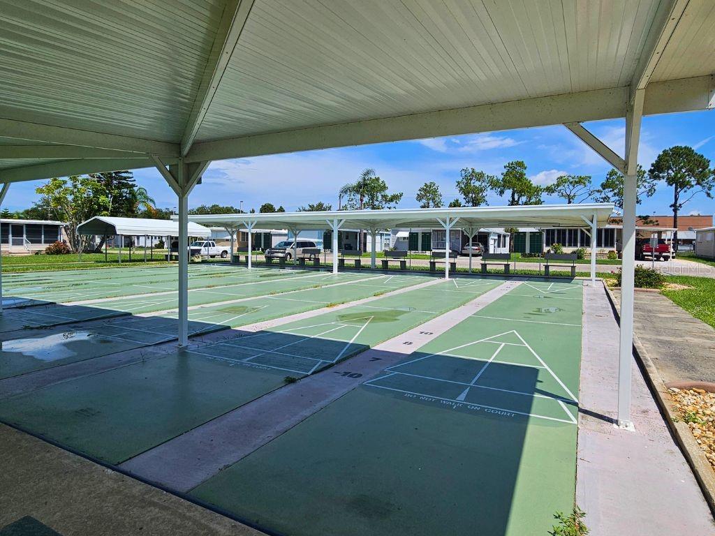 5619 Bayshore Road, Unit 312 Palmetto, FL 34221 - Photo 36 of 40 a view of a big yard