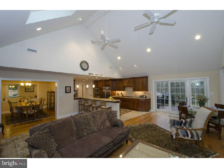 934 Pinecroft Road Berwyn, PA 19312 - Photo 9 of 25 Family Room