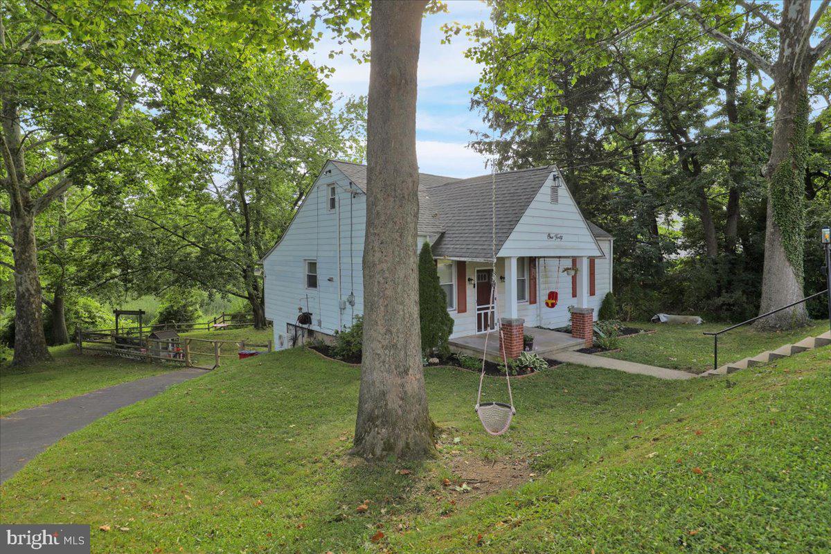 140 Pennwyn Place Reading, PA 19607 - Photo 3 of 29