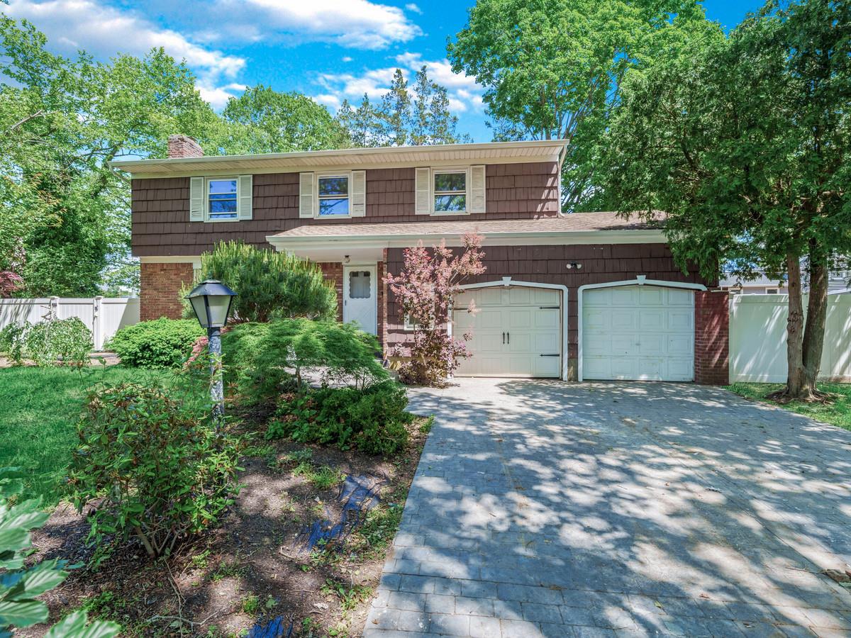 26 Saxon Street Melville, NY 11747 - Photo 1 of 1 Gallery Image 1