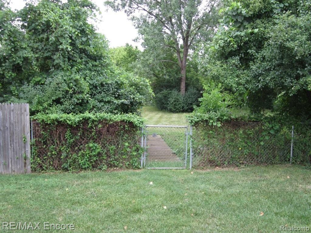 2903 Wisconsin Road Troy, MI 48083 - Photo 18 of 19 Wisconsin and Hummer Lake 029.JPG