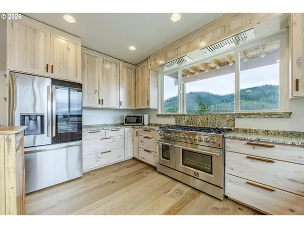 $1,550,000 | 47555 McKenzie Highway, Vida, OR 97488