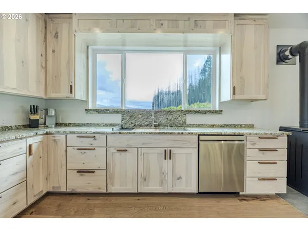 $1,550,000 | 47555 McKenzie Highway, Vida, OR 97488