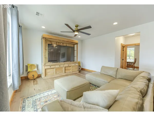 $1,550,000 | 47555 McKenzie Highway, Vida, OR 97488