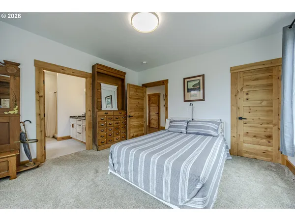 $1,550,000 | 47555 McKenzie Highway, Vida, OR 97488