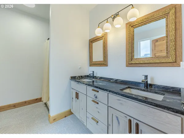 $1,550,000 | 47555 McKenzie Highway, Vida, OR 97488