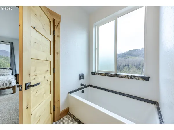 $1,550,000 | 47555 McKenzie Highway, Vida, OR 97488