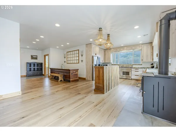 $1,550,000 | 47555 McKenzie Highway, Vida, OR 97488