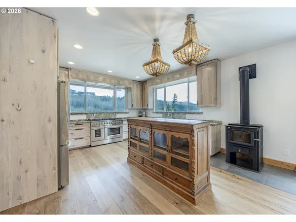 $1,550,000 | 47555 McKenzie Highway, Vida, OR 97488