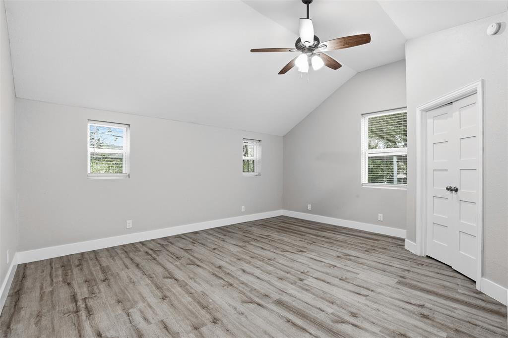 227 South Hampton Road Dallas, TX 75208 - Photo 24 of 32 Bonus room featuring lofted ceiling, light wood finished floors, and ceiling fan