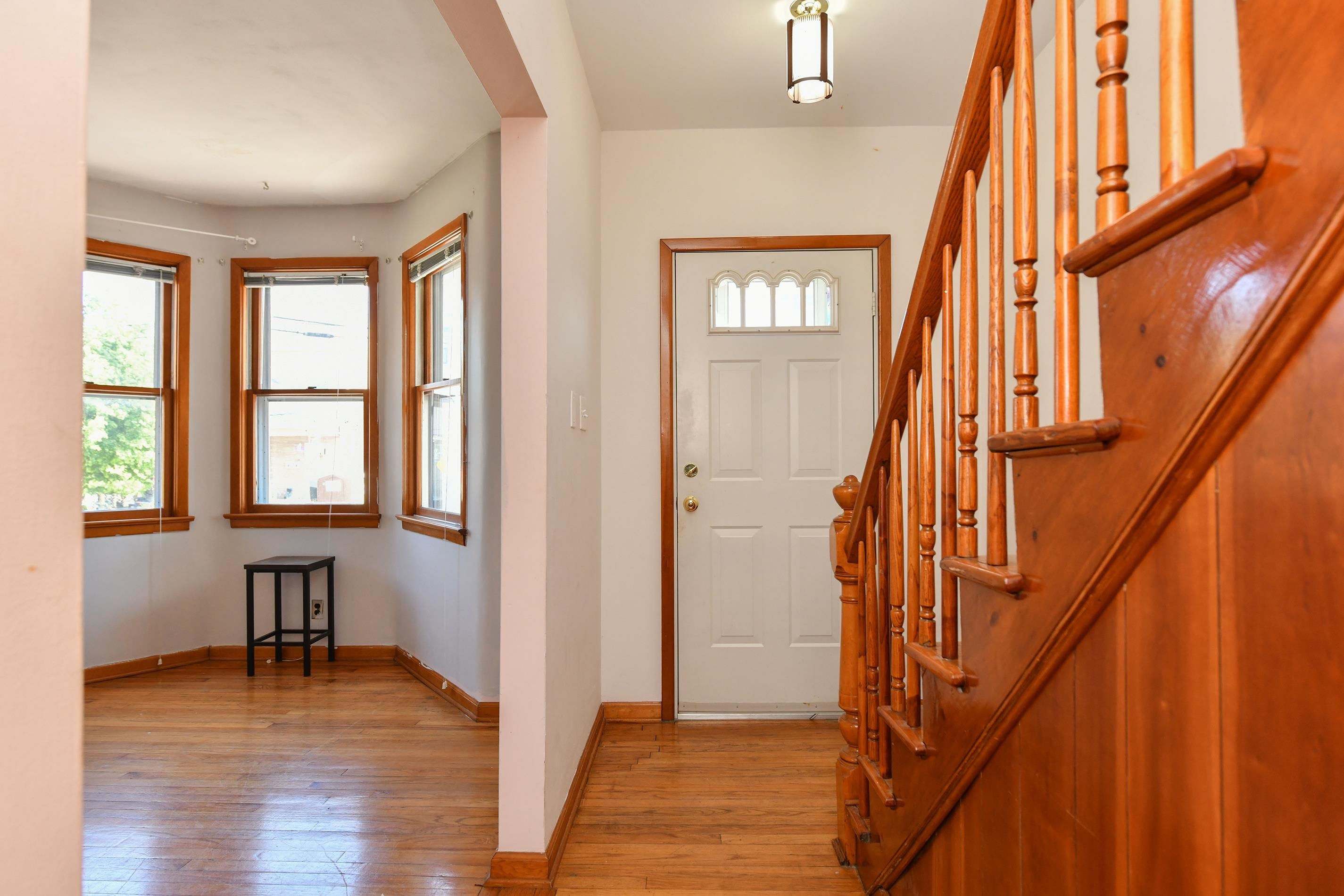 241 Maple Street Secaucus, NJ 07094 - Photo 8 of 34