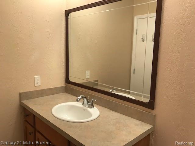 1717 Maple Ridge Road, Unit 14 Haslett, MI 48840 - Photo 12 of 19