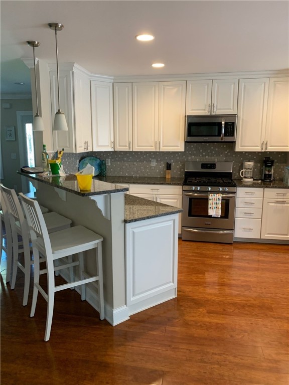 74 Greenbrier Road Narragansett, RI 02882 - Photo 2 of 31