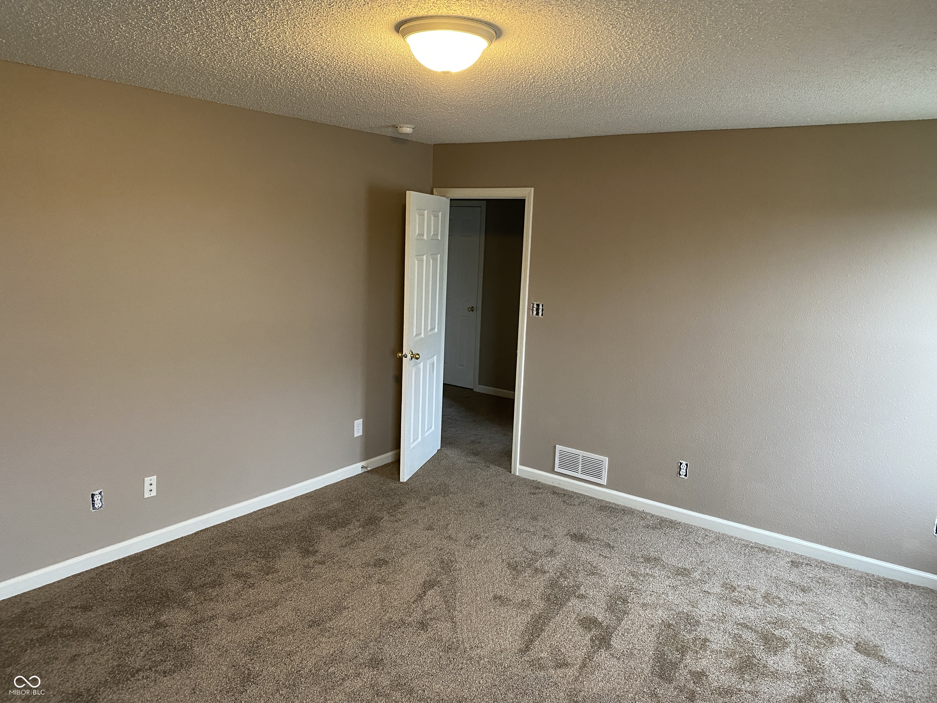 2475 Lakecrest Drive Columbus, IN 47201 - Photo 15 of 19