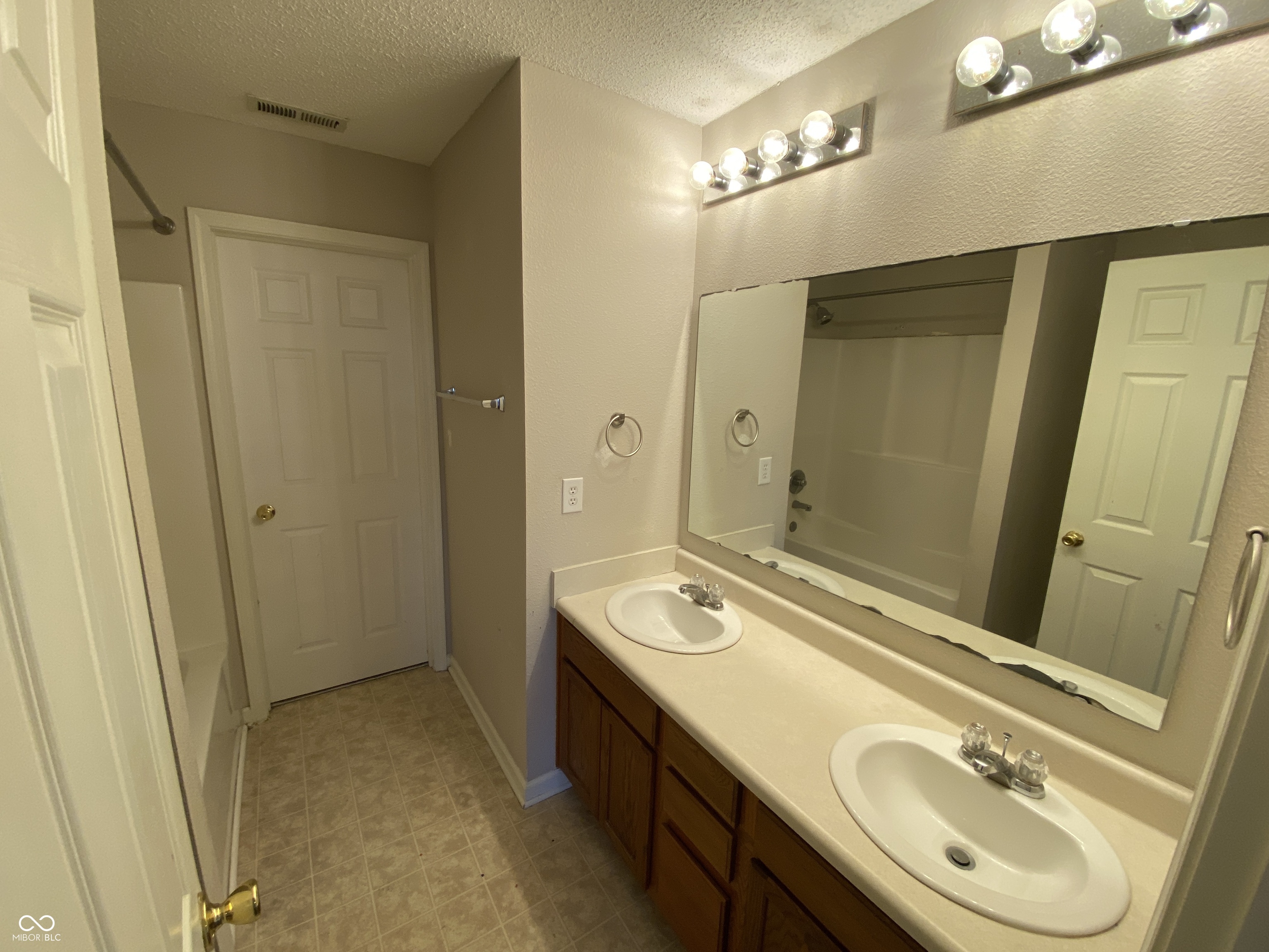 2475 Lakecrest Drive Columbus, IN 47201 - Photo 16 of 19