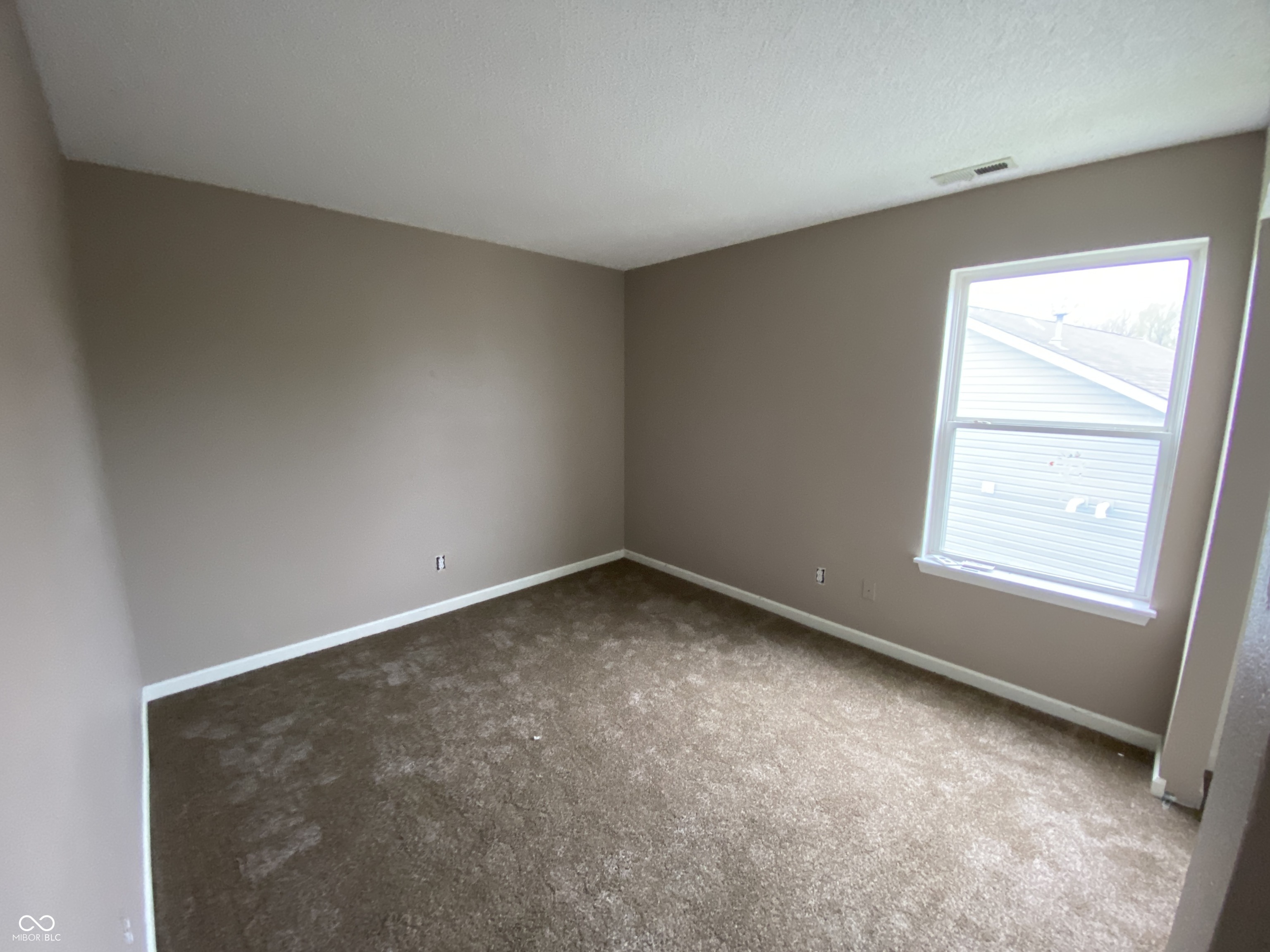 2475 Lakecrest Drive Columbus, IN 47201 - Photo 4 of 19