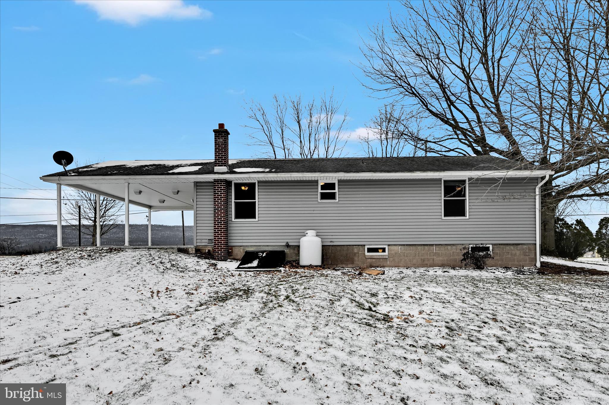 424 Fearnot Road Sacramento, PA 17968 - Photo 40 of 44 a backyard of a house with table and chairs