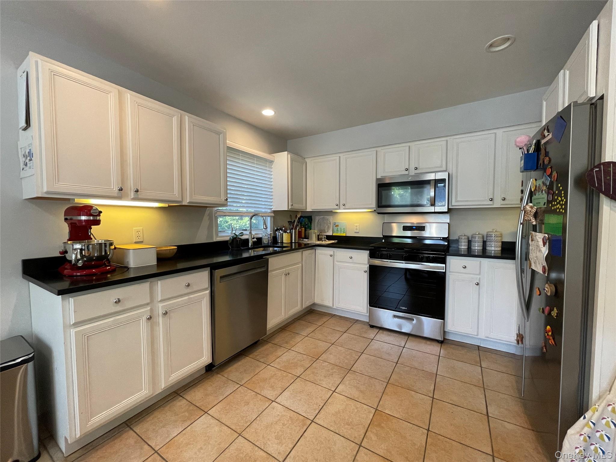 46 Maple Avenue Rye, NY 10580 - Photo 5 of 15 Granite counters and stainless-steel appliances