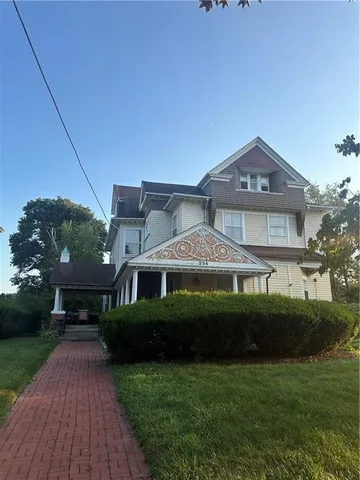 $2,200 | 234 Norwood Avenue, Cranston, RI 02905