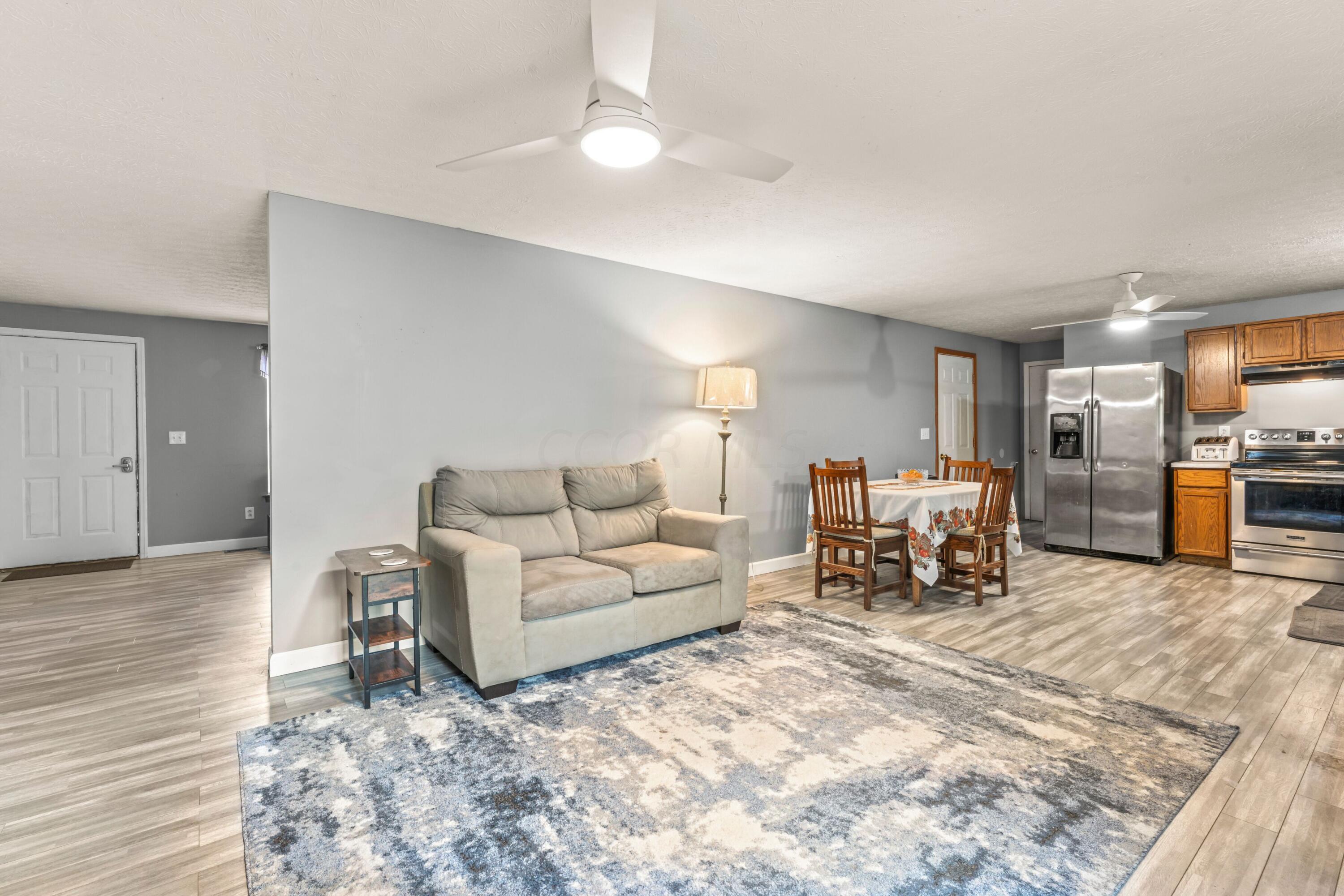 443 South Waggoner Road Reynoldsburg, OH 43068 - Photo 19 of 42 GREAT ROOM