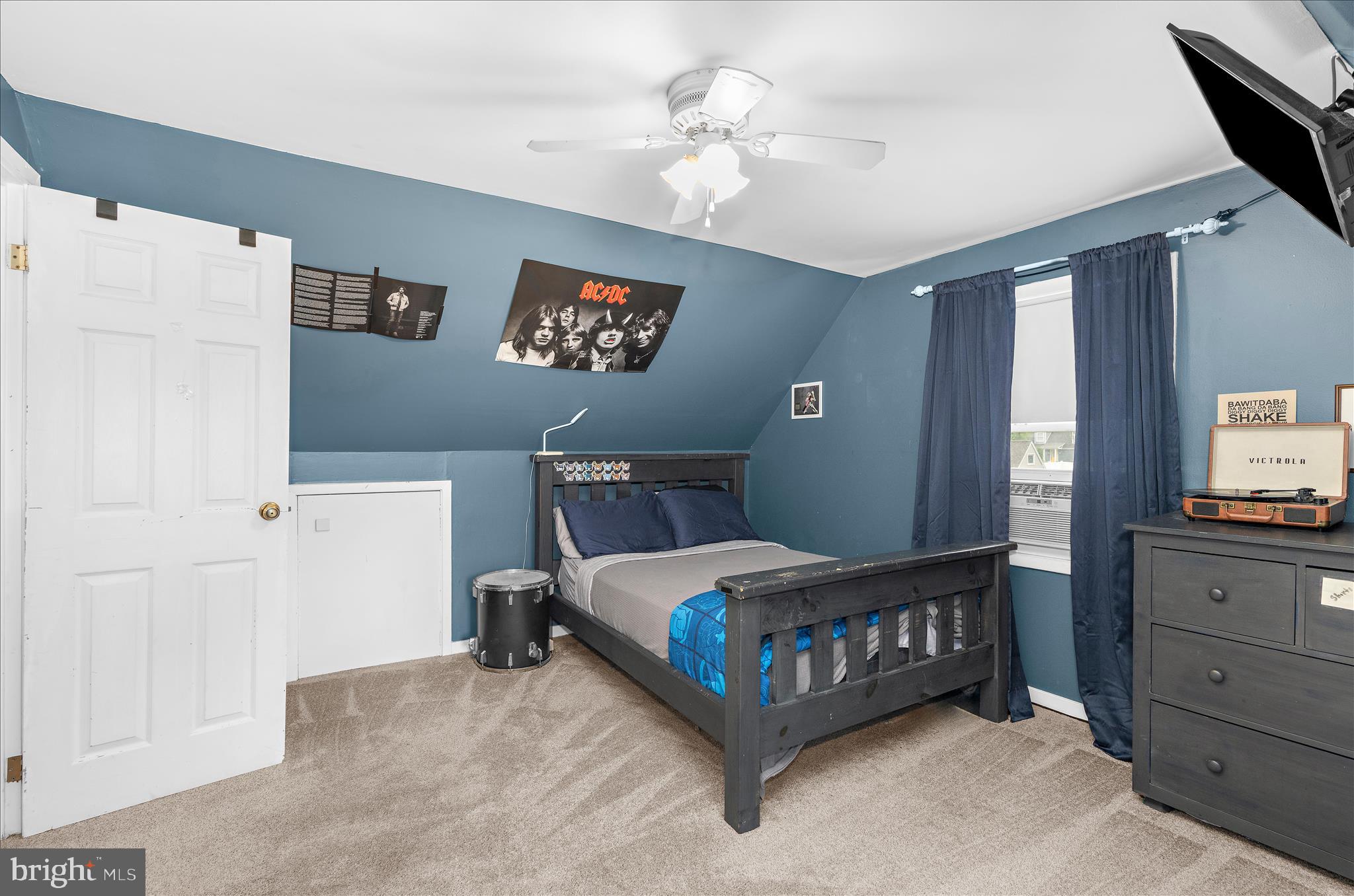 16 Virginia Avenue Edgewater, MD 21037 - Photo 27 of 54 Upper Level: Bedroom 2