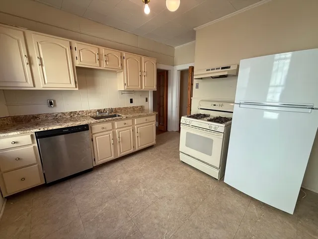 $2,975 | 8 Hastings Street, Unit 2, Boston, MA 02132