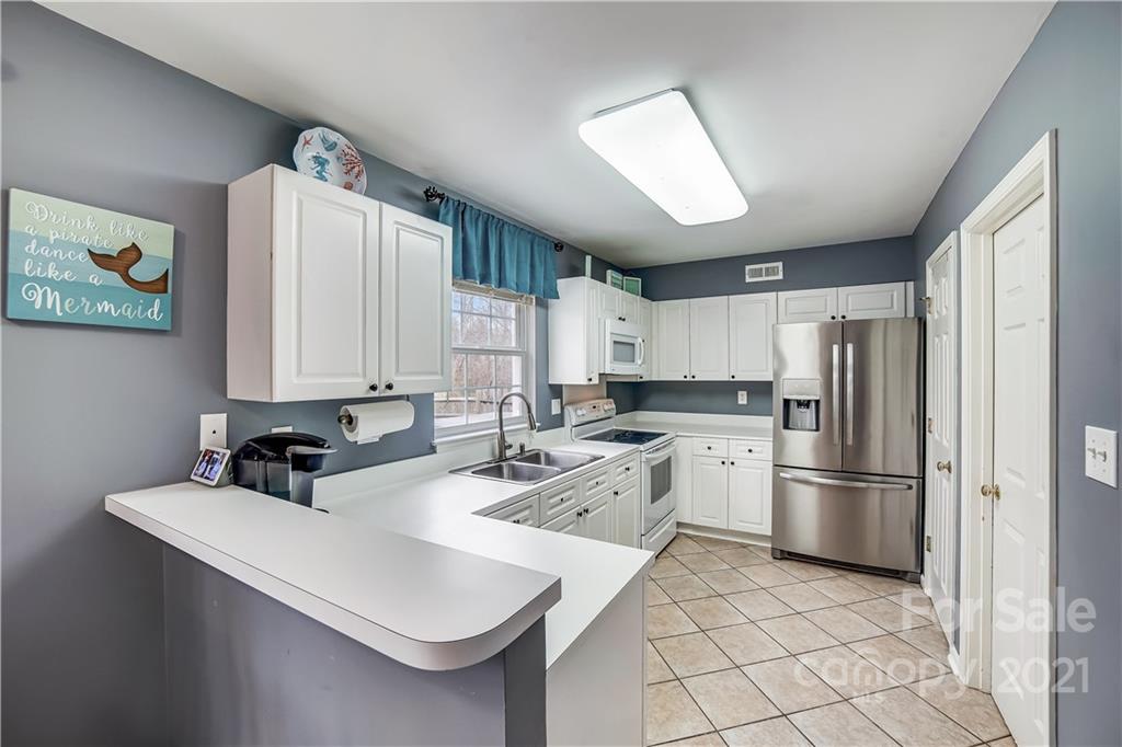 3795 Kennedy Road Gastonia, NC 28056 - Photo 11 of 32 a kitchen with a sink appliances and cabinets