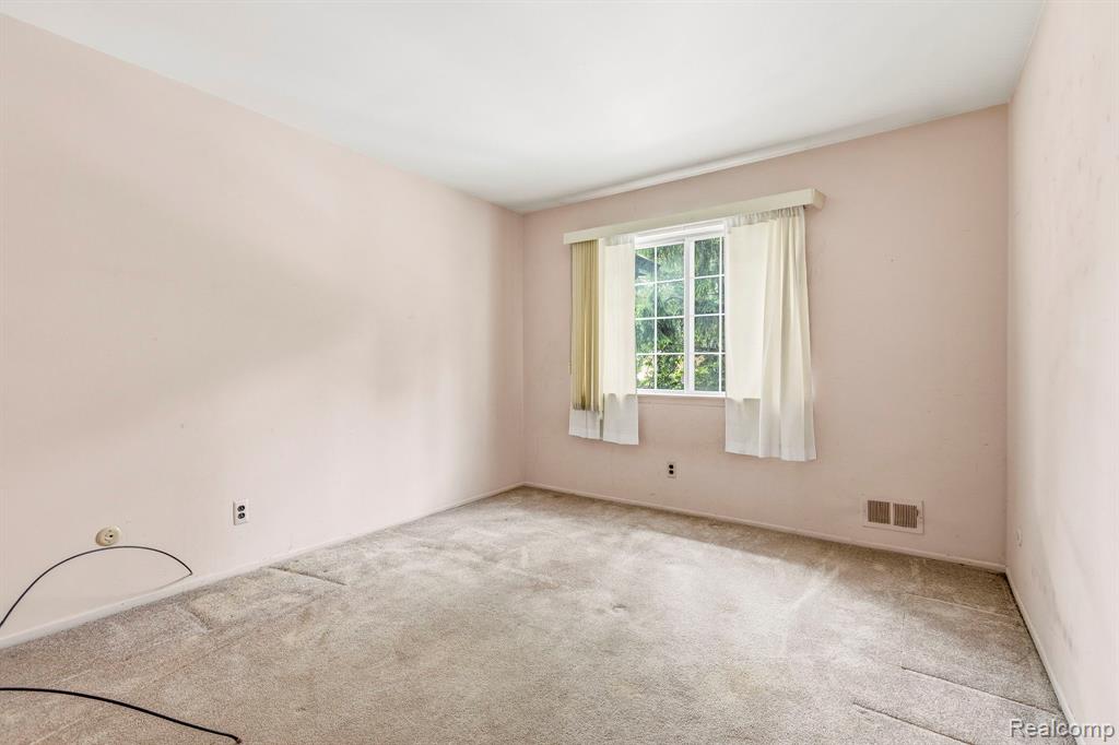 29165 Hayes Road Warren, MI 48088 - Photo 19 of 31
