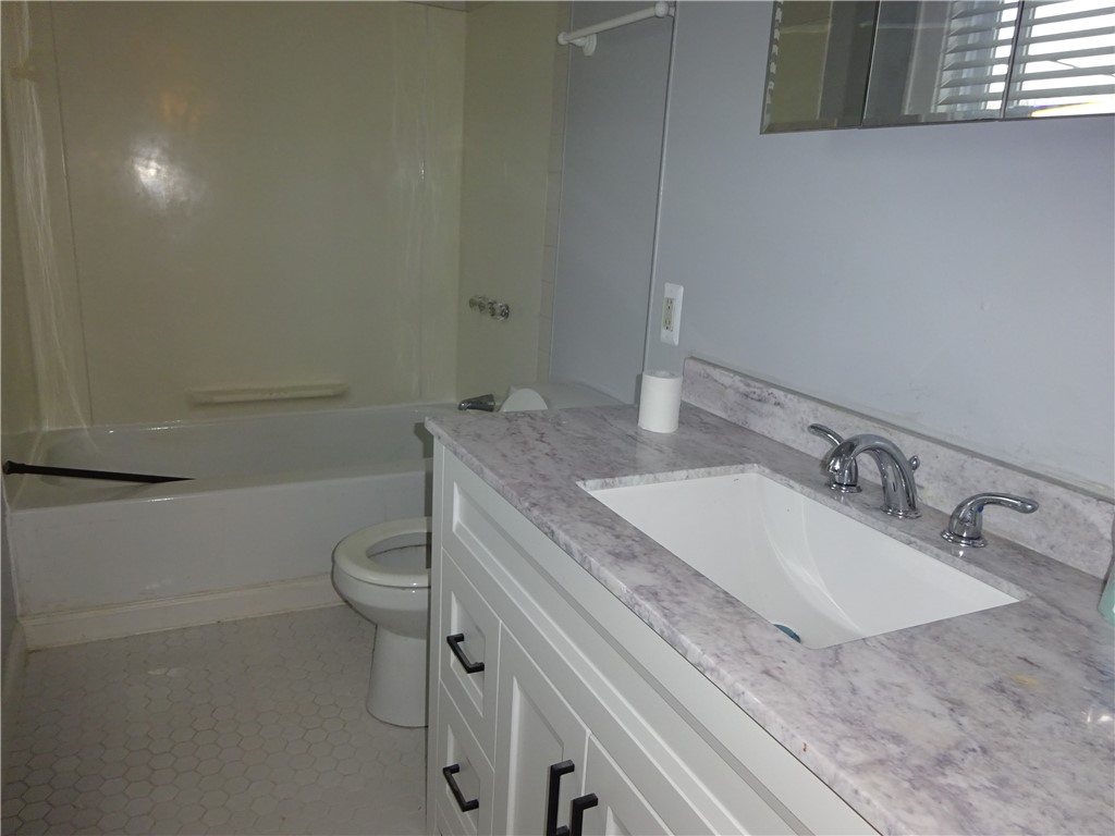 115 Murray Street Rochester, NY 14606 - Photo 17 of 35 Apt #2 Remodeled bathroom.