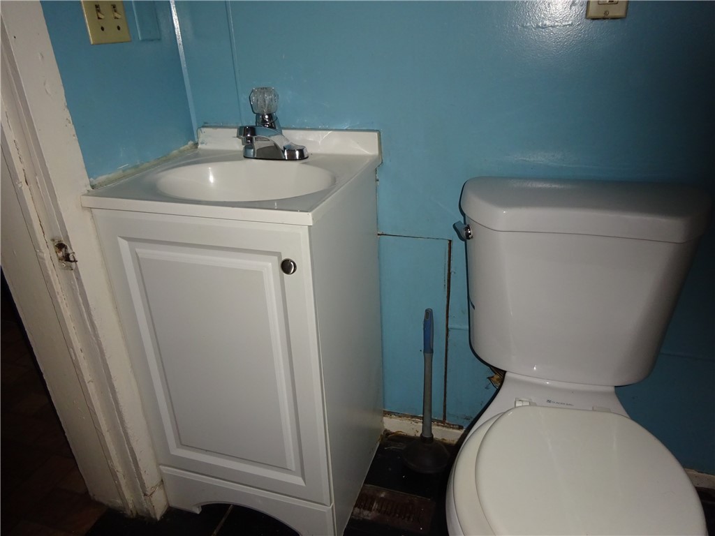 115 Murray Street Rochester, NY 14606 - Photo 25 of 35 Apt #1 Bathroom.