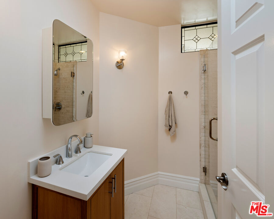 10364 Almayo Avenue, Unit 205 Los Angeles, CA 90064 - Photo 12 of 27