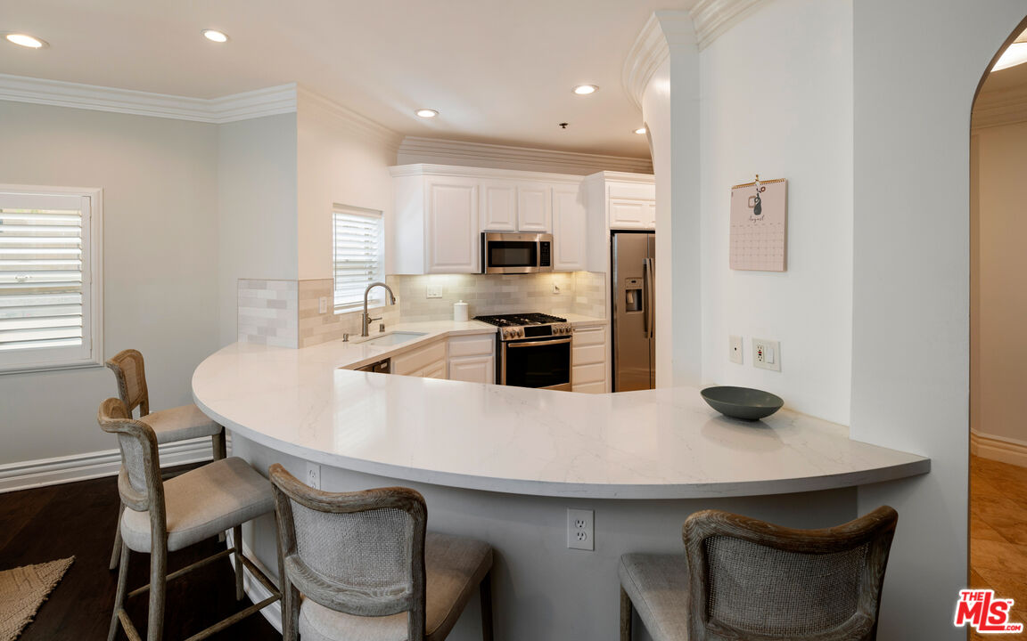 10364 Almayo Avenue, Unit 205 Los Angeles, CA 90064 - Photo 15 of 27