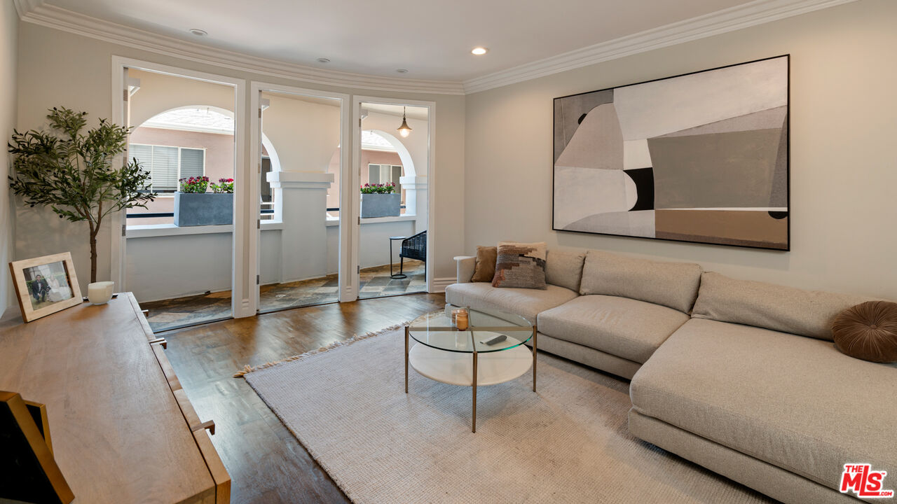 10364 Almayo Avenue, Unit 205 Los Angeles, CA 90064 - Photo 18 of 27