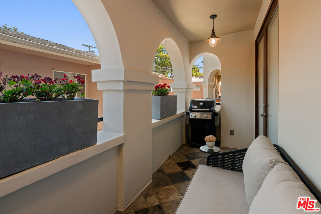 10364 Almayo Avenue, Unit 205 Los Angeles, CA 90064 - Photo 20 of 27