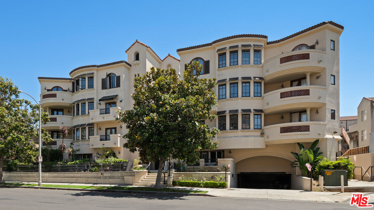 10364 Almayo Avenue, Unit 205 Los Angeles, CA 90064 - Photo 2 of 27