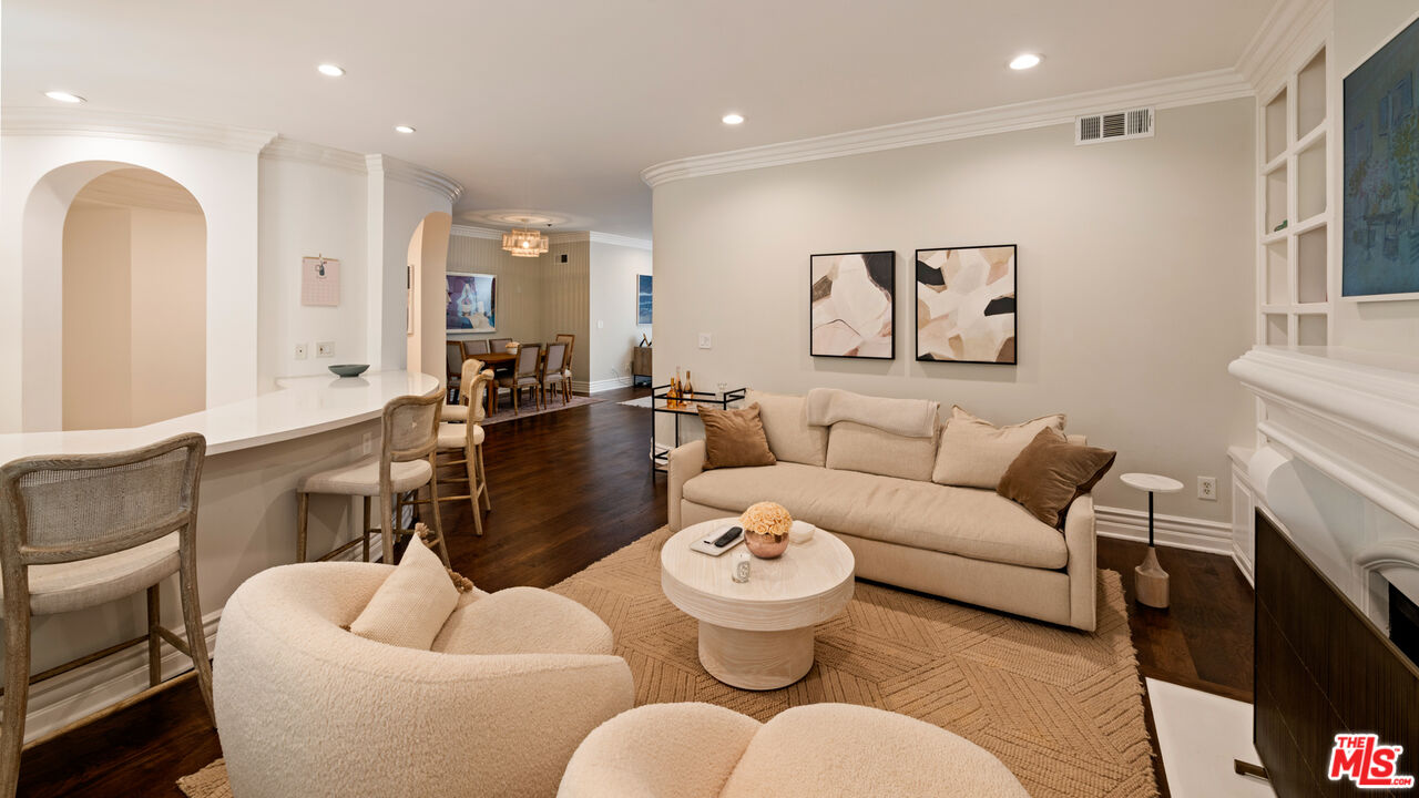 10364 Almayo Avenue, Unit 205 Los Angeles, CA 90064 - Photo 4 of 27