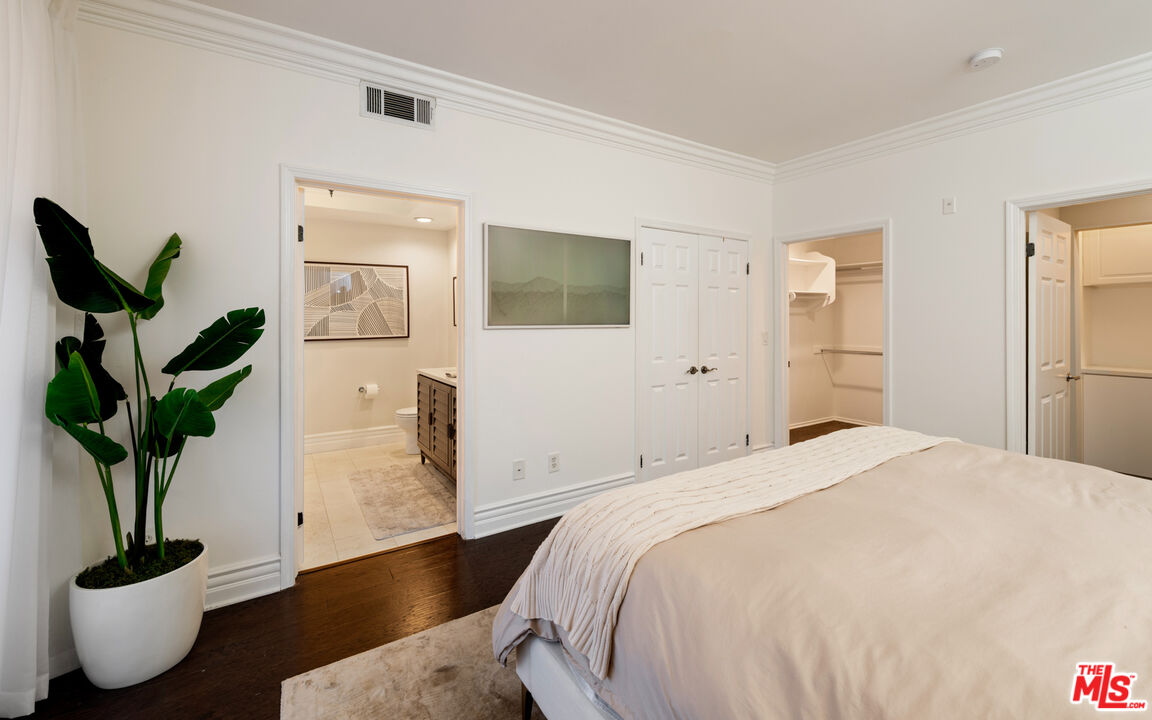 10364 Almayo Avenue, Unit 205 Los Angeles, CA 90064 - Photo 8 of 27