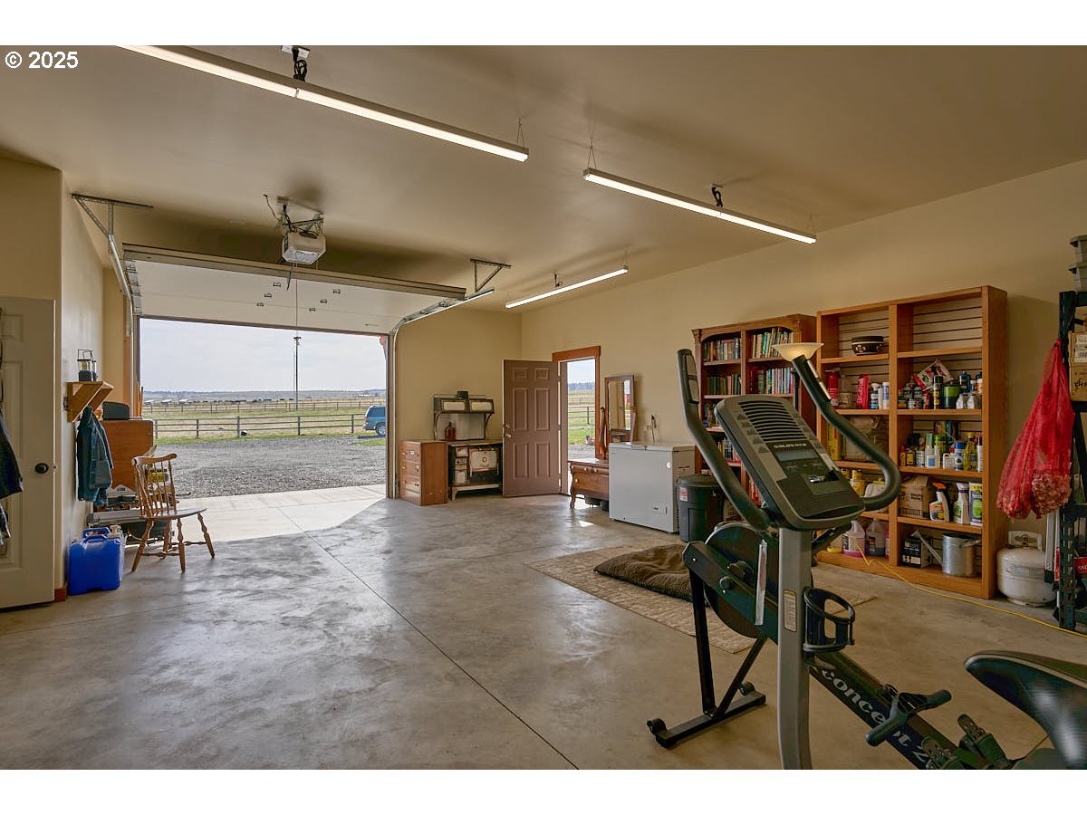 86508 Fort Road Joseph, OR 97846 - Photo 5 of 39 Garage