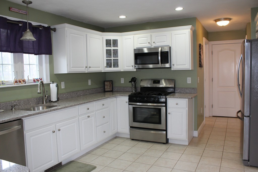 4 Judith Road Hudson, MA 01749 - Photo 5 of 29 Gallery Image 5